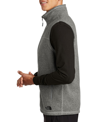 93529-the-north-face-mens-sweater-fleece-vest-1.jpg